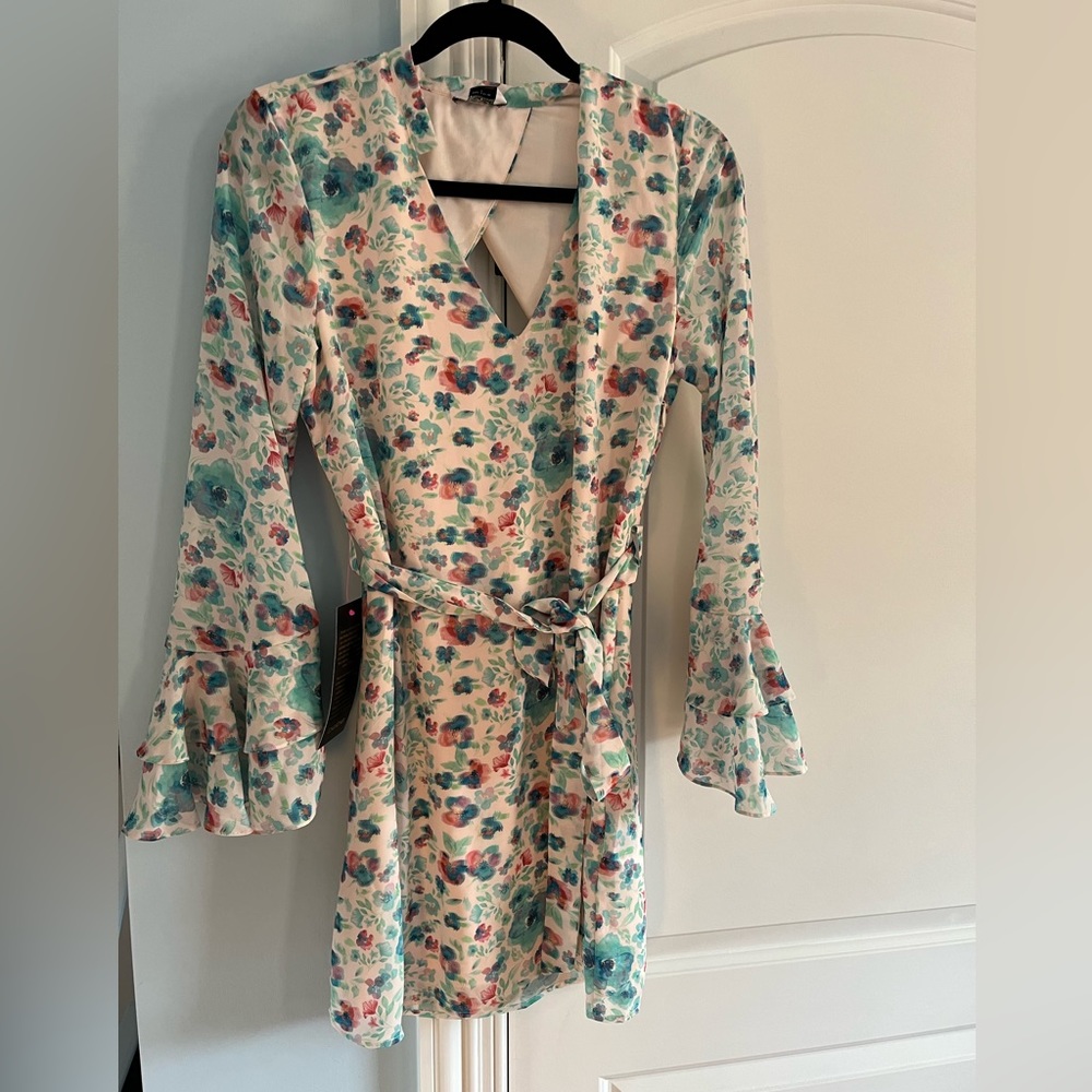 Bebe, size small ruffle sleeve dress